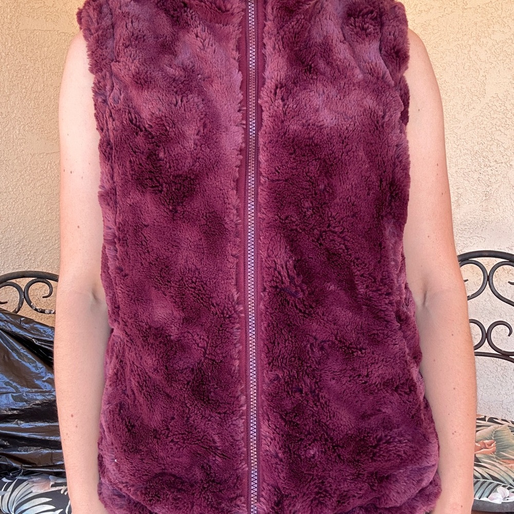 Faux Fur Sleeveless Zip Front Vest - Deep Plum